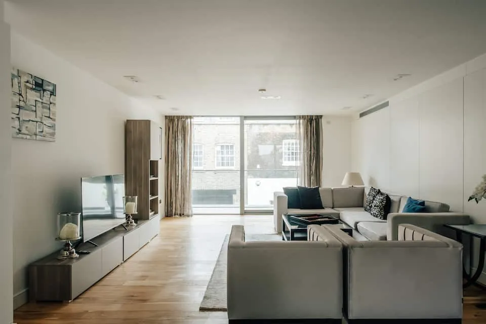 Luxe 3-BR Belgravia Flat | AC & Lift