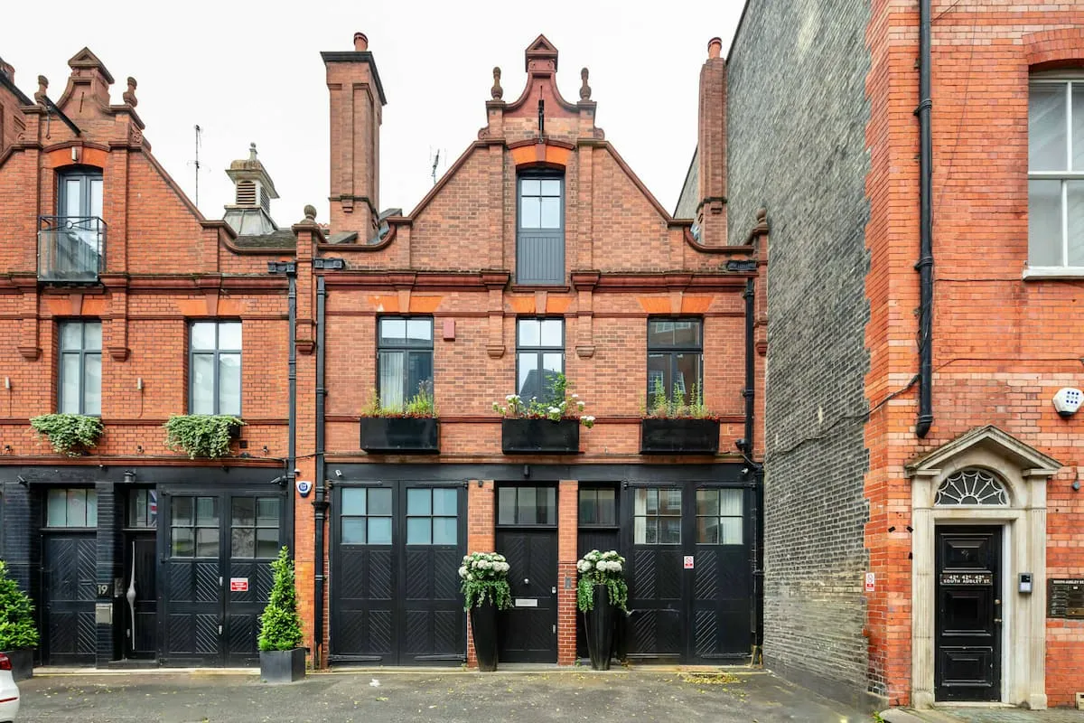 Grand Mayfair House | AC - Garage - Cinema - Sauna