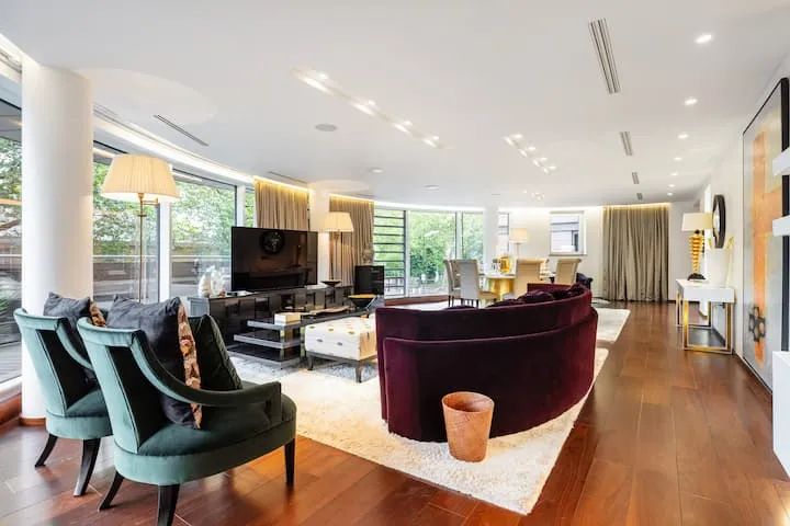 Luxury 4BR by Regent's Park w/ Balcony & Parking